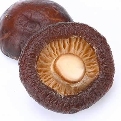 Biologische gedroogde shiitake paddestoelen zijn geweldig voor soepen en frietjes