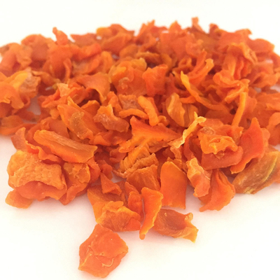 Gezonde snack Gedroogde wortelvlokken met veel vitamine C