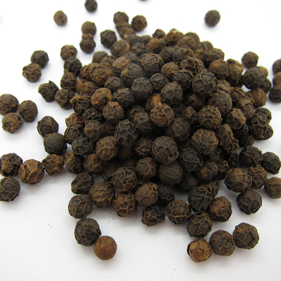 Gedroogde specerijen en kruiden zwarte peper 25 kg/zak 550 gl zwarte pepermaïs