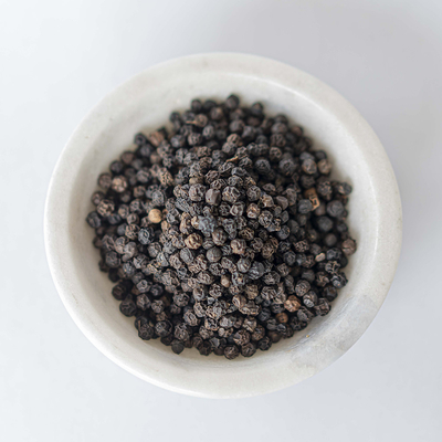 Gedroogde specerijen en kruiden Gedroogde hele zwarte peper Natuurlijke zwarte peper