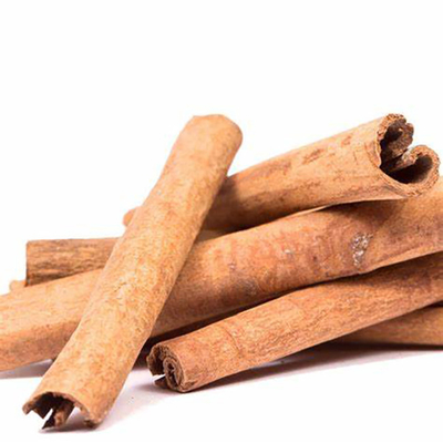 Gedroogde kaneelstokjes en kruiden Cassia Kaneel voor het koken