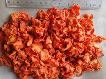 Vochtigheids8% Ontwaterde Wortel Chips Cool Place Storage 10*10*3mm HALAL